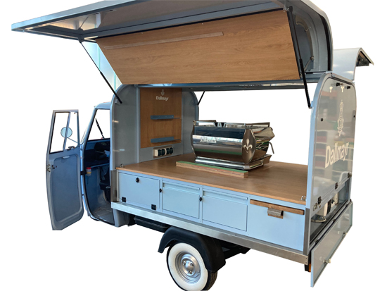 Sonderkonstruktion, Ape als Kaffeefahrzeug mit externer Wasserversorgung und Pumpe, Elektrik, Wasseranschlüsse, Gastrogeräte, Transportservice, Dämmung, Unterkonstruktion
