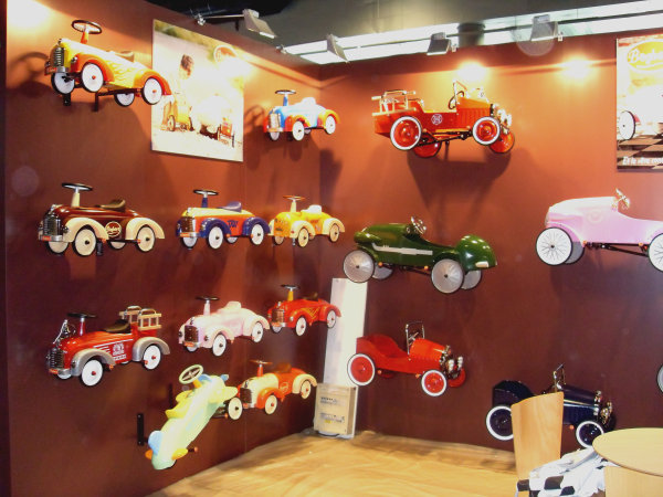 Kleiner Messestand f�r einen Spielzeughersteller von Tretautos