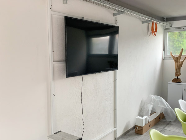 Blechm�bel Absorberschaum Falz belegt Mit integriertem Monitor und Schallschluck