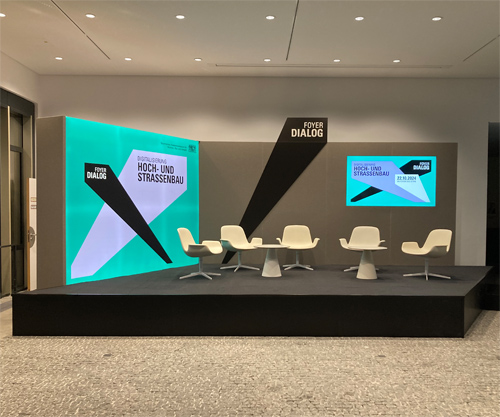 Messestand Bühne mit Rückwande ca. 6m x 3m