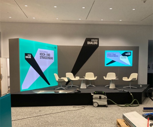 Messestand Bühne mit Rückwande ca. 6m x 3m