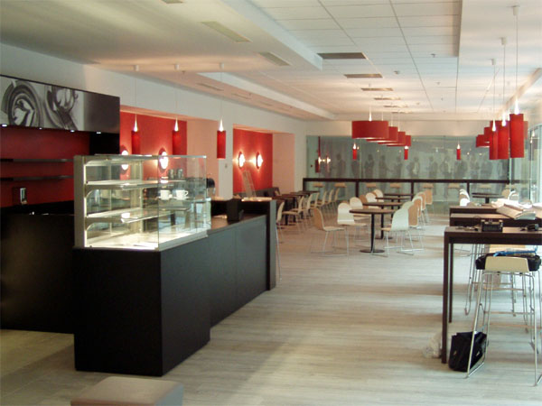 Objekteinrichtung Kaffeebar mit Theke, Leuchtelementen, St�hlen, Tischen, Stehtischen, Loungeecke, Beleuchtung