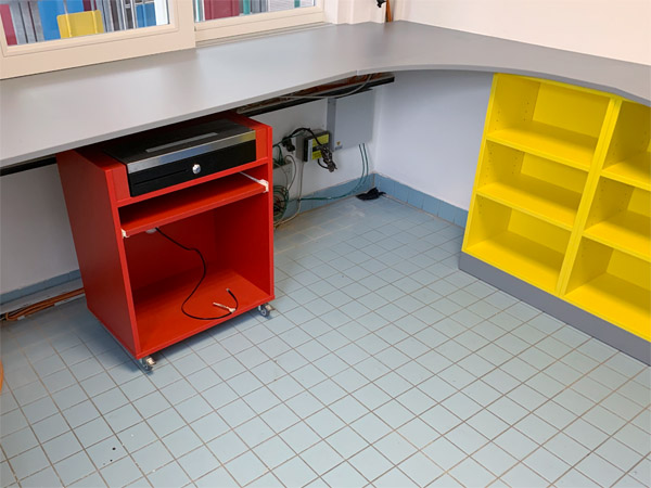 Kassenplatzeinrichtung im Freibad G�glingen Theke, M�bel, Regale, Ablage