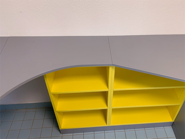 Kassenplatzeinrichtung im Freibad G�glingen Theke, M�bel, Regale, Ablage