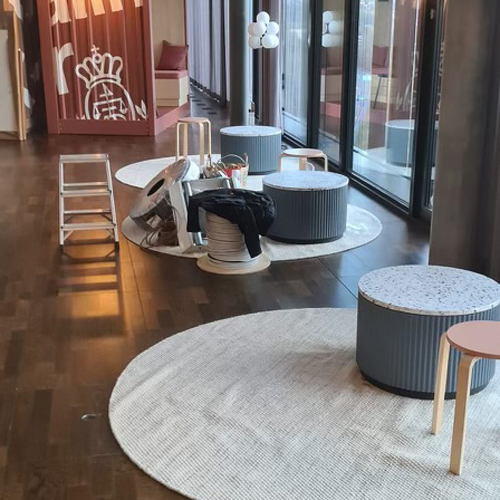 Loungecontainer, Container, Separee, Exklusivbereich, VIP, Kommunikationstheke, Terrazo Optik, Kunststeinplatte, Pagode, Vorhänge