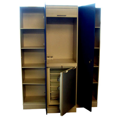 Messek�che Magnus mit Hochschr�nken, K�hlschrank und Arbeitsfl�che