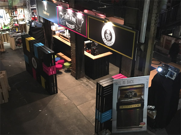 Messestand Loung mit Upcycling Paletten,�beln