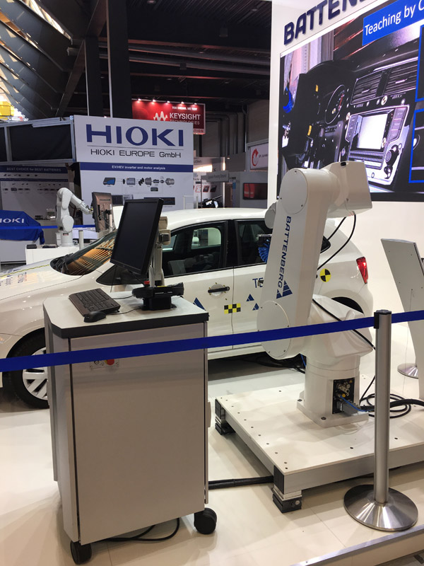 Messestand mit LED Wand ca. 2,4m hoch und ca 5m breit 48x48cm Module mit Aufl&ouml;sung nach Wunsch Unterschiedliche Modulgr&ouml;&szlig;en m&ouml;glich Stoffabh&auml;ngung beleuchtet Absperrst&auml;nder, Displays, Pr&auml;senter...