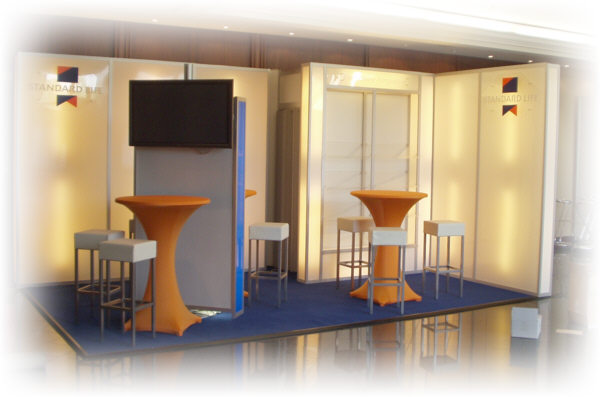 Messestand Standard Life mit Leuchtstellw�nden 2005