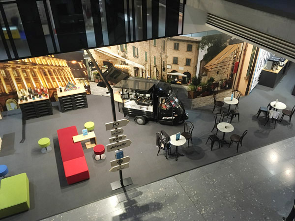 Messestand Loung mit Upcycling Paletten,�beln