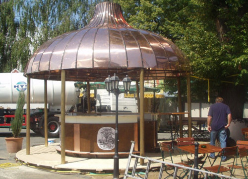 Theke Groningen mit beleuchtbarem Board und Fu�tritt im Sudhausnachbau