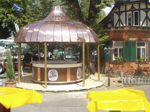 Theke Groningen mit beleuchtbarem Board und Fu�tritt im Sudhausnachbau