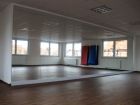 Objekteinrichtung Fitnessstudio mit Empfangstheken, Glasschiebetüren, Spinden, Schränken, Spiegelwand