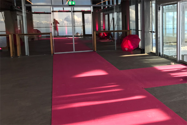 Objekteinrichtung Zugspitze Alpen Barista Verlegte Teppiche, Hocker, Serviceaufsteller und mehr